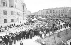 Демонстрация в Севастополе 1 Мая 1955 Года.jpg