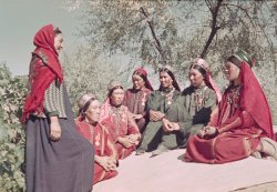Туркмения Колхоз Синпи Гореш Колхозницы Героини Труда (1950).jpg